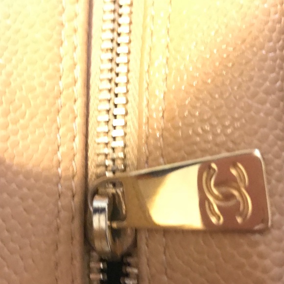 Chanel Petite Shopping Tote - Picture 4 of 8